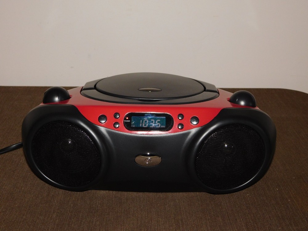 GPX CD PLAYER /  AM FM RADIO BOOMBOX  IN BOX