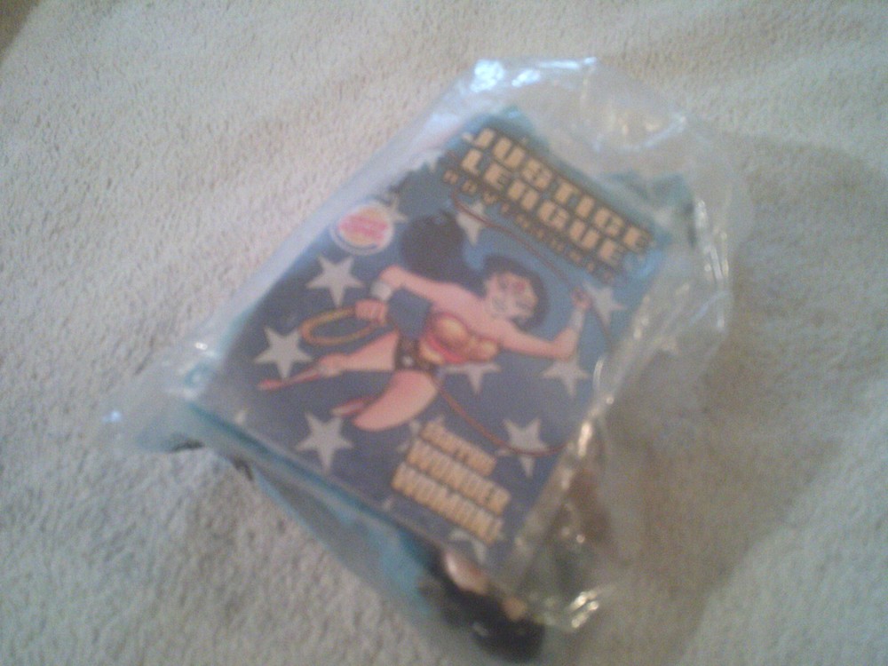 DC Comics Justice League Wonder Woman figure & Mini comic Burger King Toy 2003