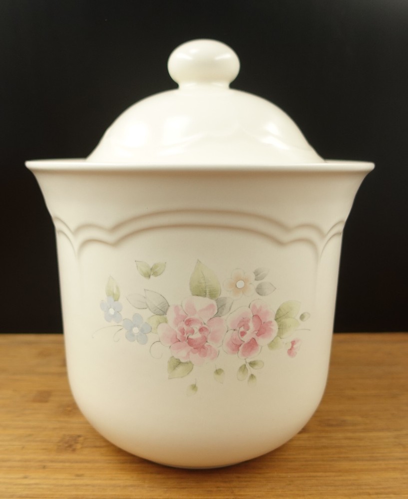 Pfaltzgraff Tea Rose 2.5 QT Stoneware Canister with Lid Pink Floral Design