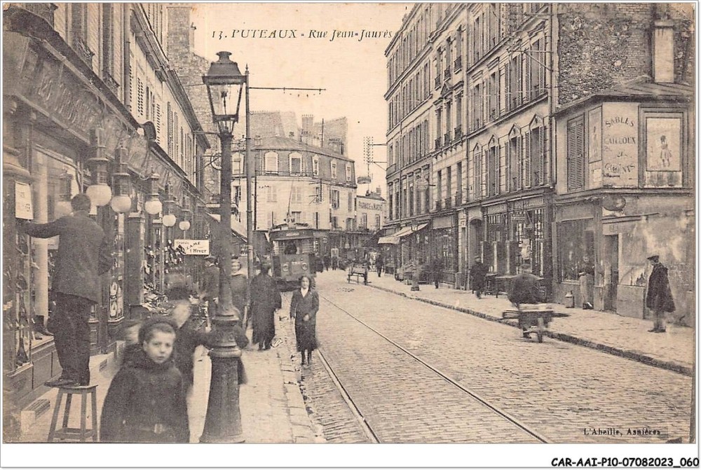Tram station CAR-AAIP10-92-0893 at Rue Jean Jaures in Puteaux