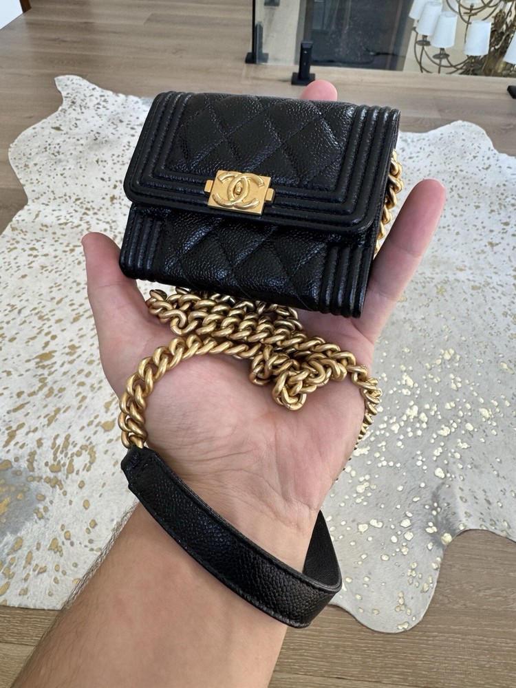 CHANEL Gold Chain Coin Purse with Timeless Elegance