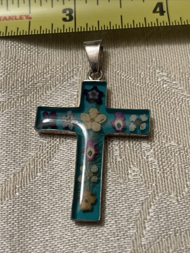 Sterling Silver Cross with Real Miniature Flowers Pendant. 5G