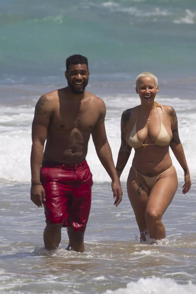 Amber Rose Happy On The Beach 4x6 Picture Celebrity Print