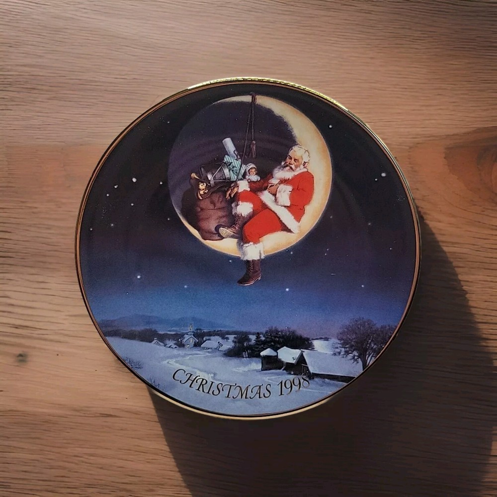 Vintage 1998 Moon Sleeping Winter Santa Plate Christmas Collectible