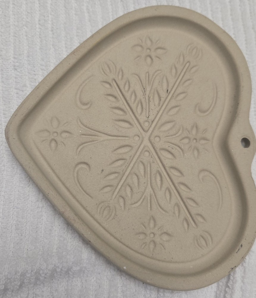 VTG 2000 Pampered Chef 6-Inch Stoneware Heart Cookie Mold Anniversary Edition
