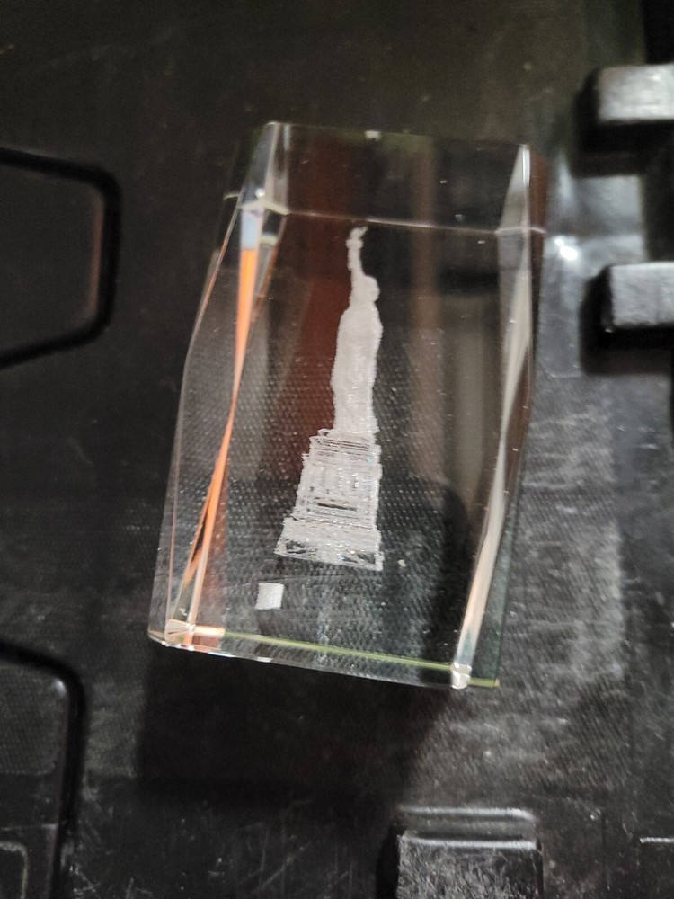 New York Statue of Liberty 3D Laser Etched Glass Crystal Paperweight Art