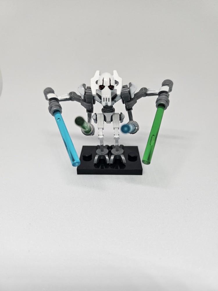 Custom Star Wars White General Grievous with Minifigure Baseplate
