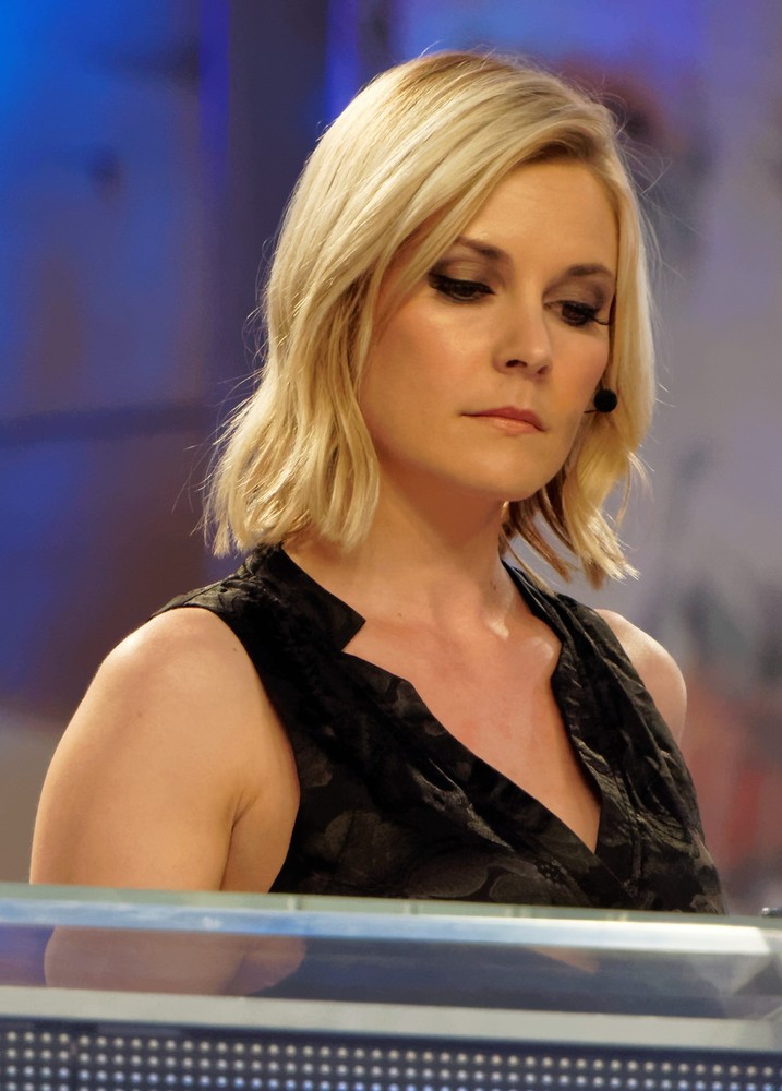 Renee Young It Would Looking Down 8x10 Picture Celebrity Print