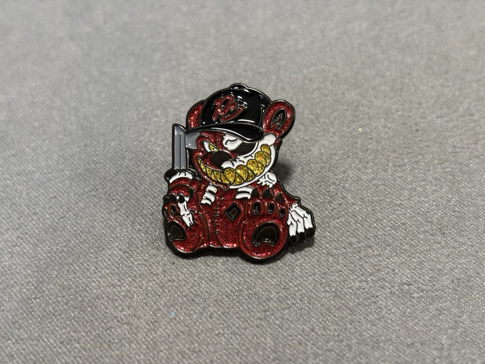 Pinzcity Sitting Bear Scare Bear Hat Pin Red Black Gold Bring It Back Wed #24