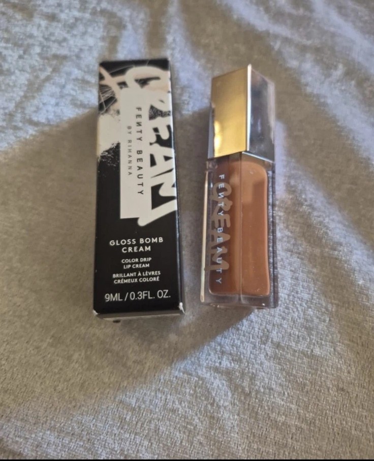 FENTY BEAUTY Gloss Bomb Lip Gloss in Honey Waffles