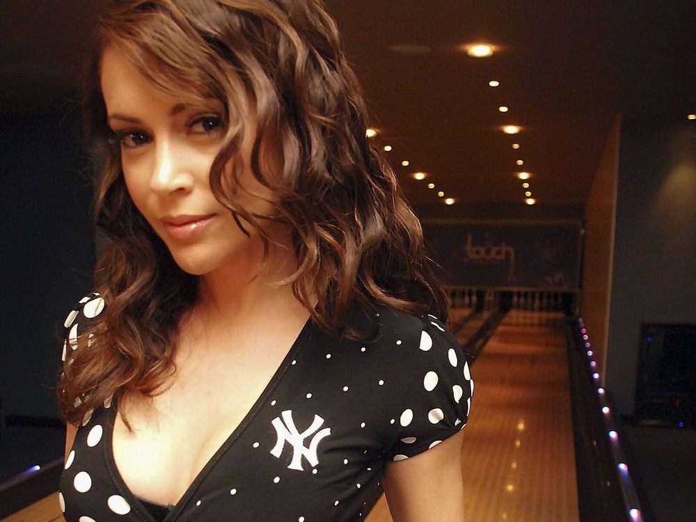 Alyssa Milano Posing In Bowling 8x10 Picture Celebrity Print