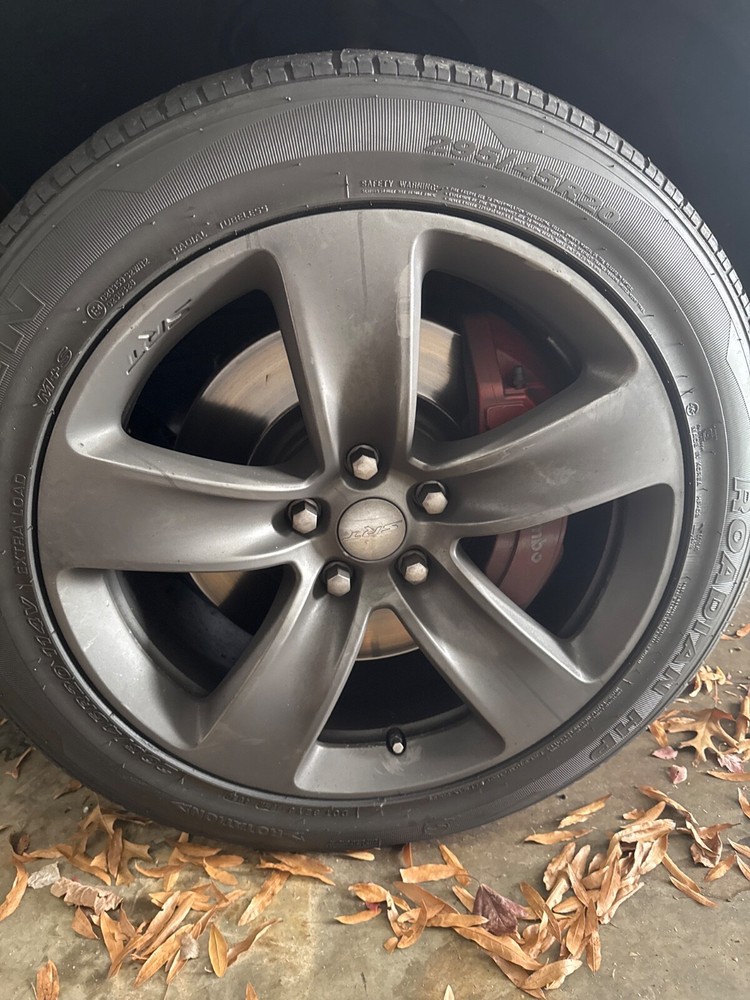 High-Performance Jeep Grand Cherokee SRT8 Wheel Replacement