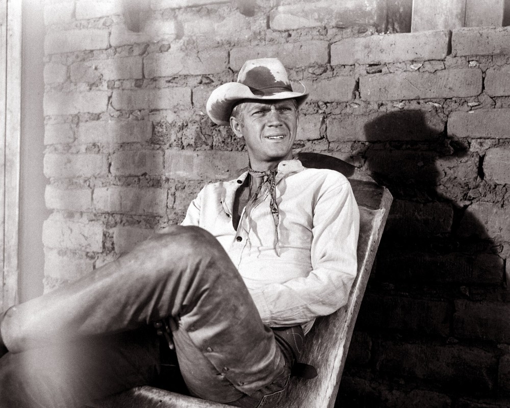 Steve McQueen Looking Away With Hat 8x10 Picture Celebrity Print