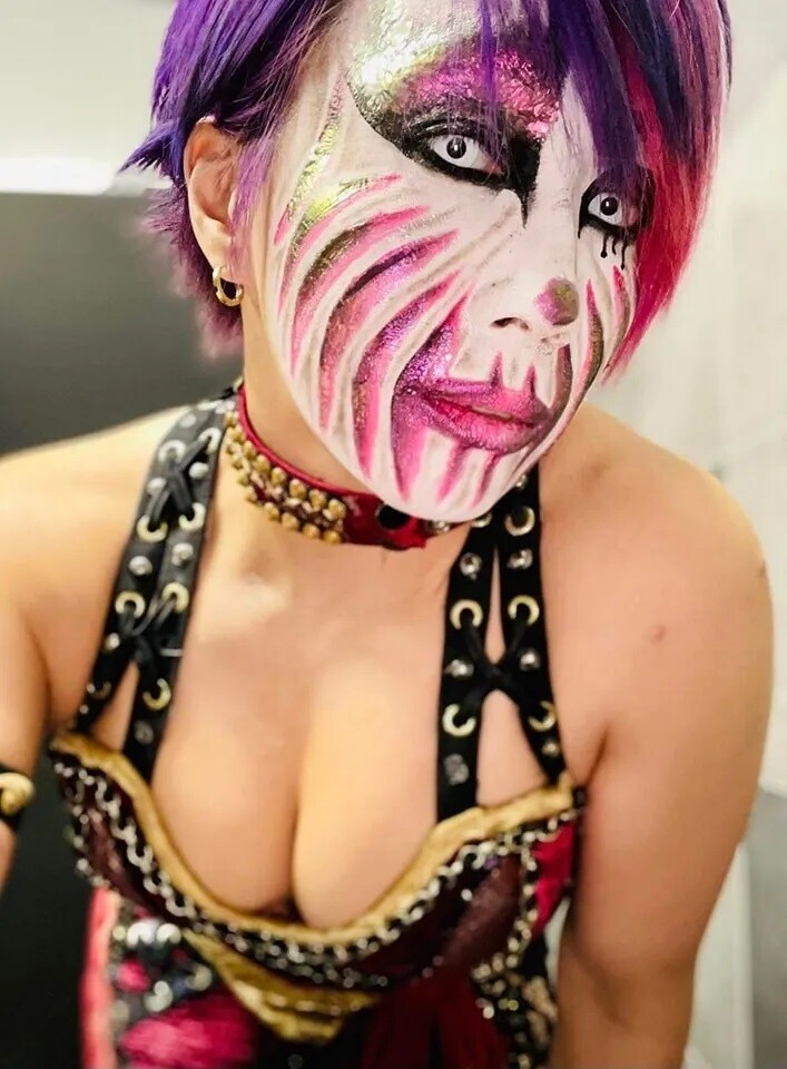 Asuka Poses With Her Painted Face 8x10 PHOTO PRINT