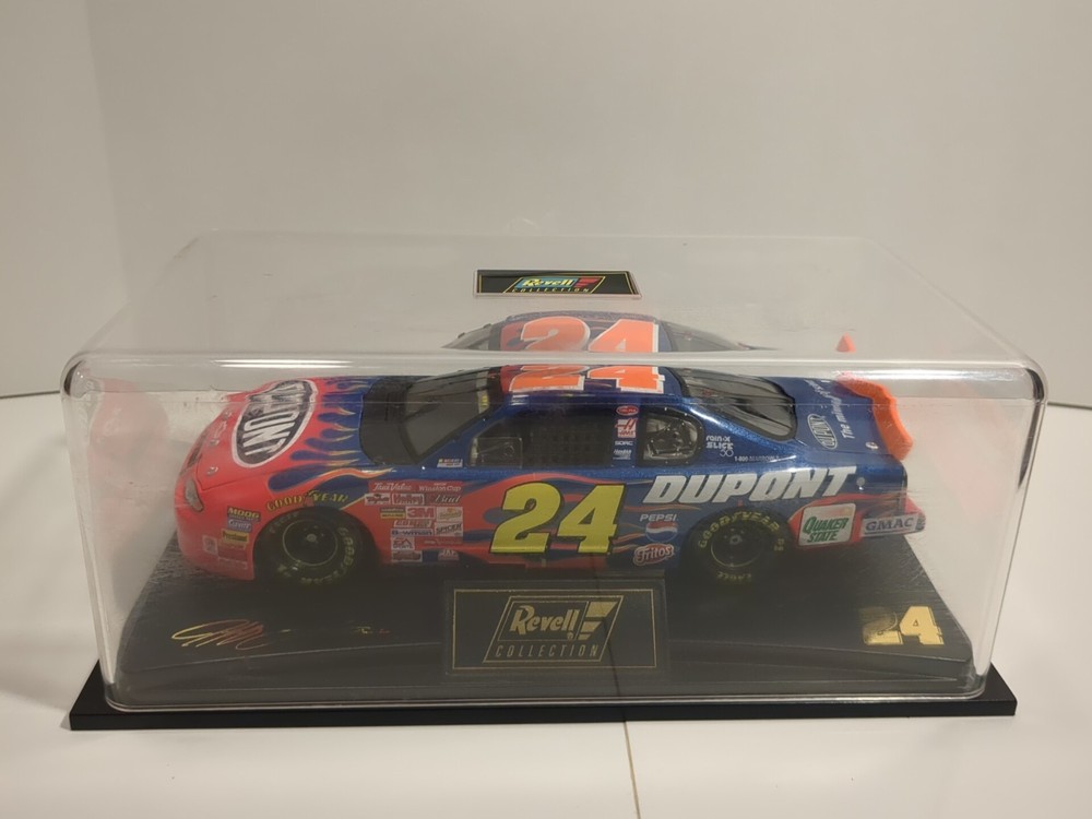 Jeff Gordon 2001 DuPont Chevy Monte Carlo 1:24 Diecast Model Car No Box
