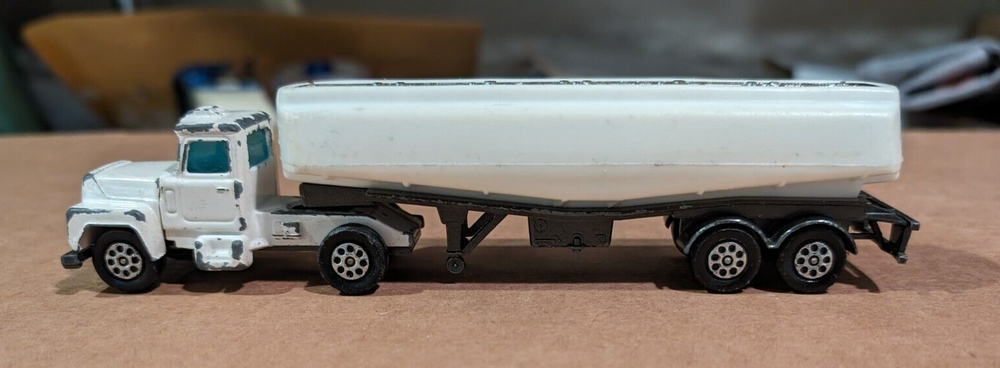 Corgi Juniors Whizzwheels Mack R Series Gloster Saro Tanker Truck Great Britain