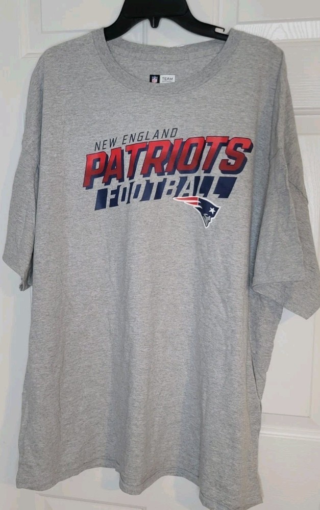 New England Patriots Adult 3XL NFL football T-shirt! New, no tags!