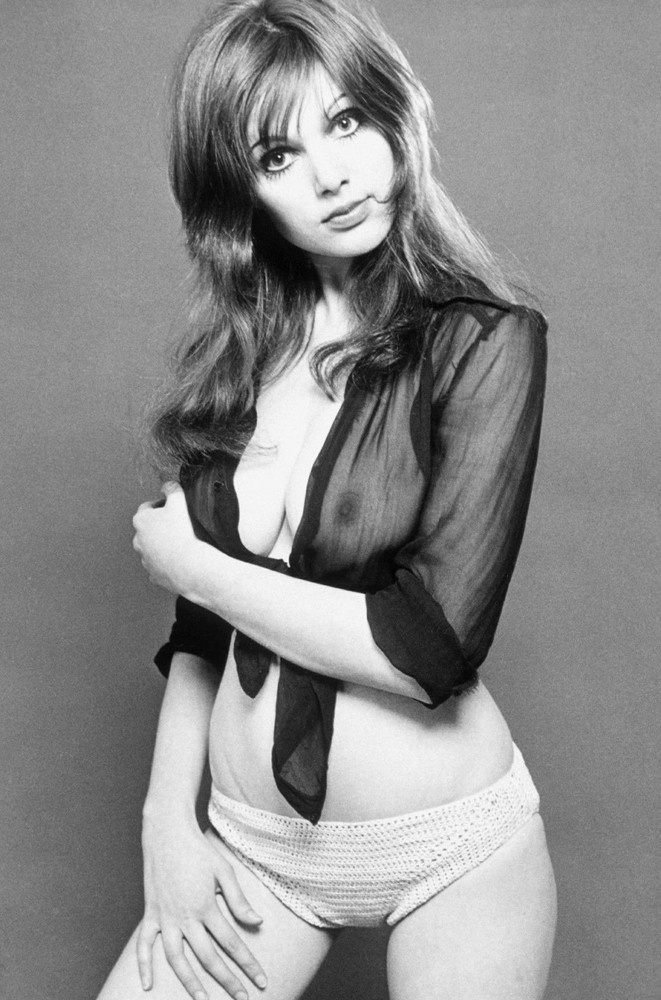 Estampado de celebridades de Madeline Smith en blanco y negro 8x10