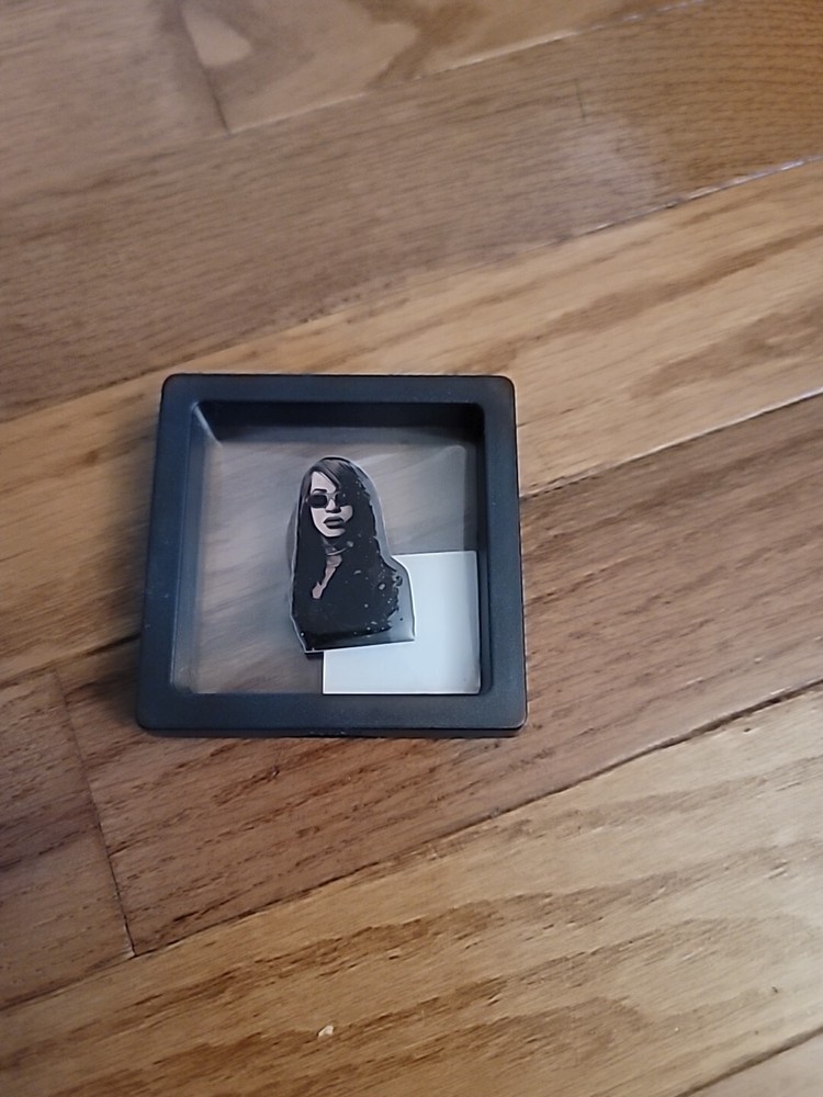Headgear Pins Aaliyah Portrait Enamel in Collector’s Box Singer R&B-image