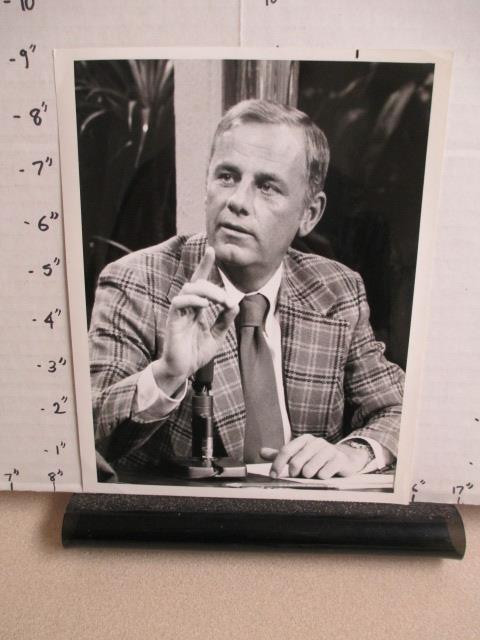 McLean Stevenson guest hosts NBC Tonight Show 1975 TV photo