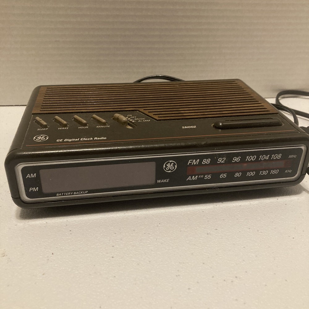 GE General Electric Digital Clock Radio Model 7-4612B w Battery Backup - WORKING