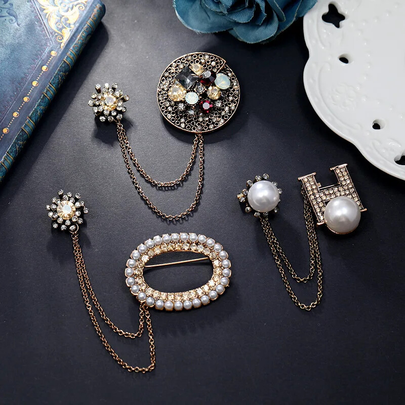 Retro British Style Chain Tassel Brooch  Suits Wild Pins Accessories Jewelry