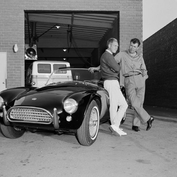 Черно-белый родстер Steve McQueen, Carroll Shelby And A Cobra 289 8x10