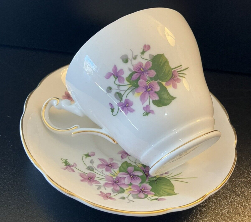 Regency Bone China teacup & saucer purple floral pattern, Multicolor, gold trim