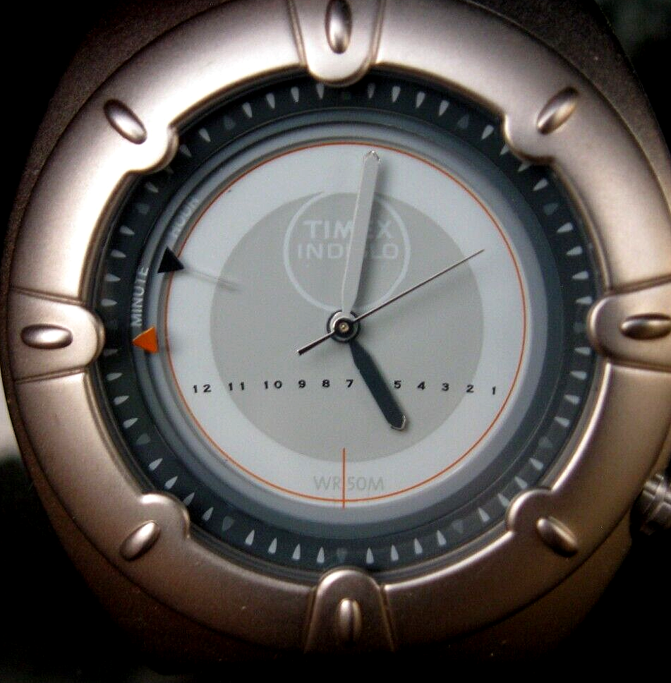 NO RSV  RARE MENS VTG ALARM INDIGLO DATE NEW 5 YEAR BATTERY & STRAP 90's MINT