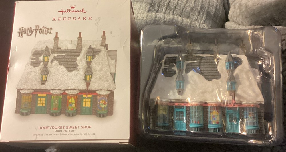 Hallmark Keepsake 2018 Harry Potter “Honeydukes Sweet Shop”