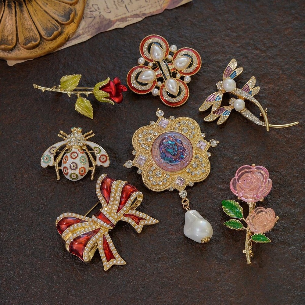 Elegant Baroque Pearl Bow Flower Brooch for Women – Vintage Floral Accessory