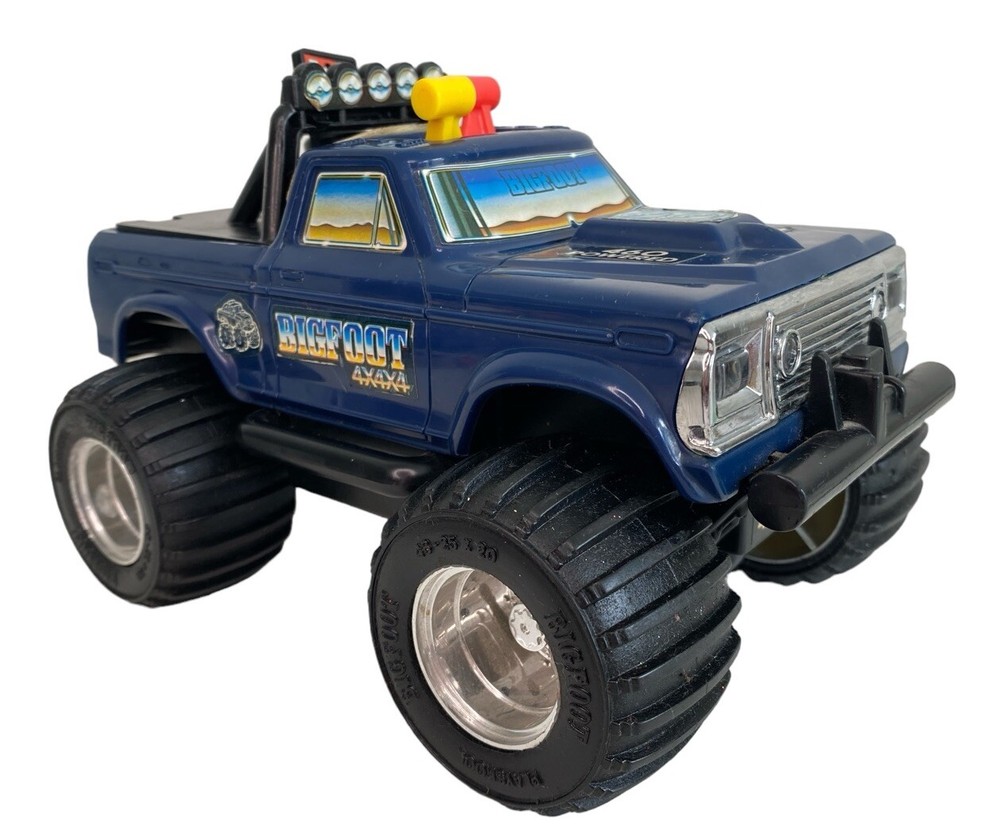 Vintage 1983 Playskool Bigfoot 4x4x4 Monster Truck- Runs W/ Lights ORIGINAL KEY.