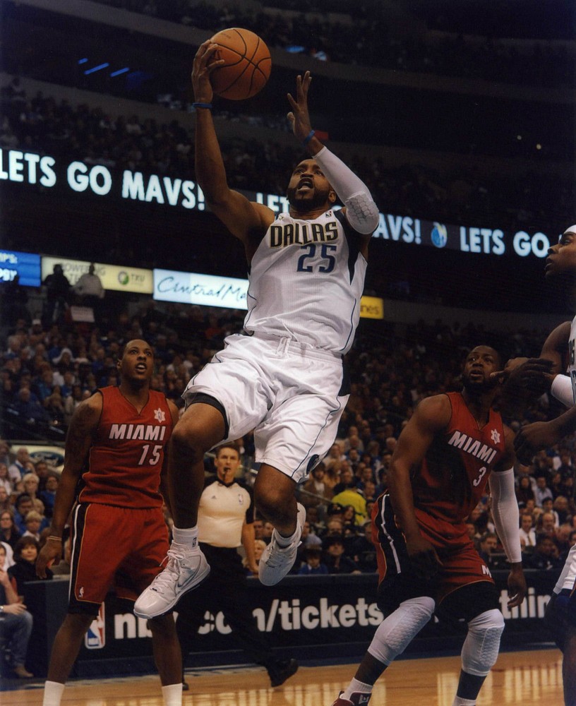 Vince Carter Dallas Mavericks Basketball Game 8x10 Picture Celebrity Print