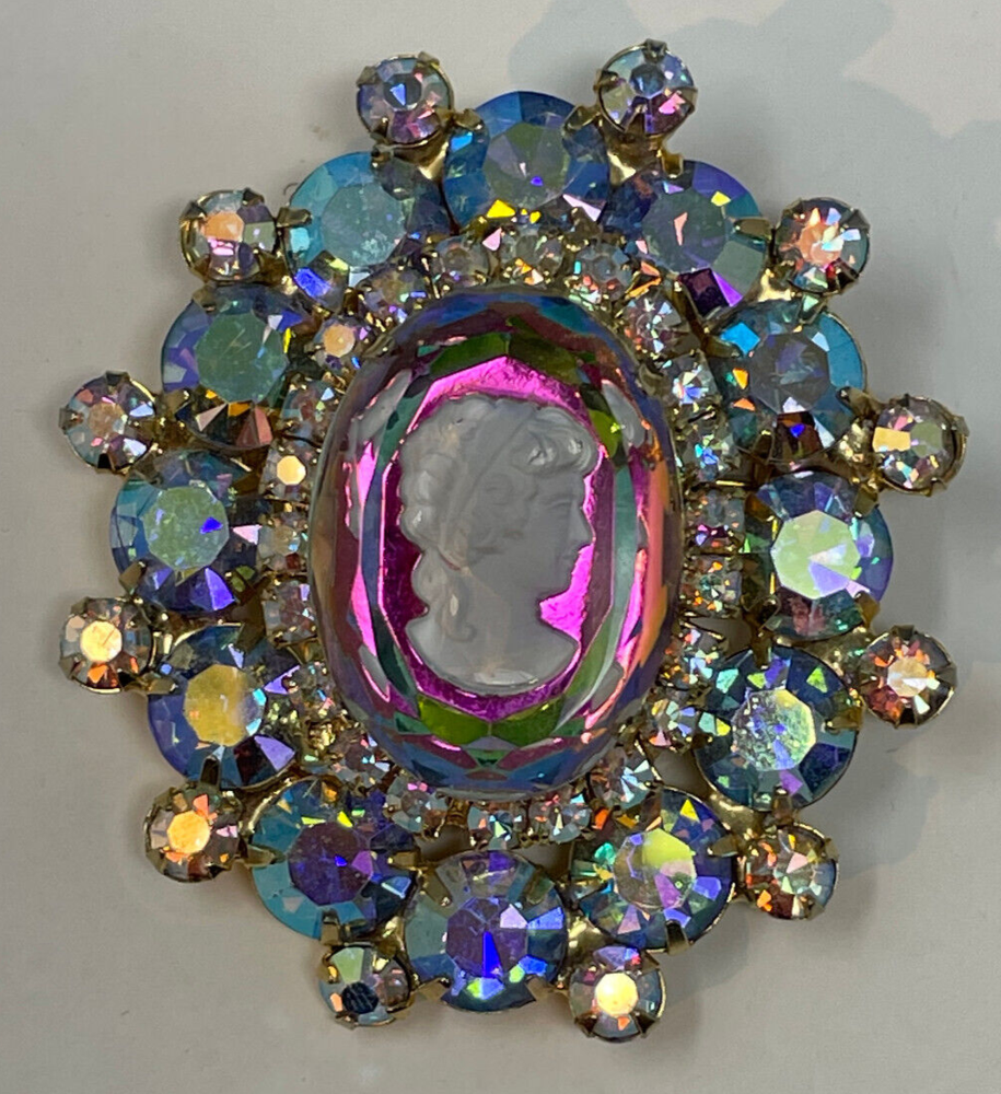JULIANA D&E Intaglio Cameo brooch pin pink & blue HTF