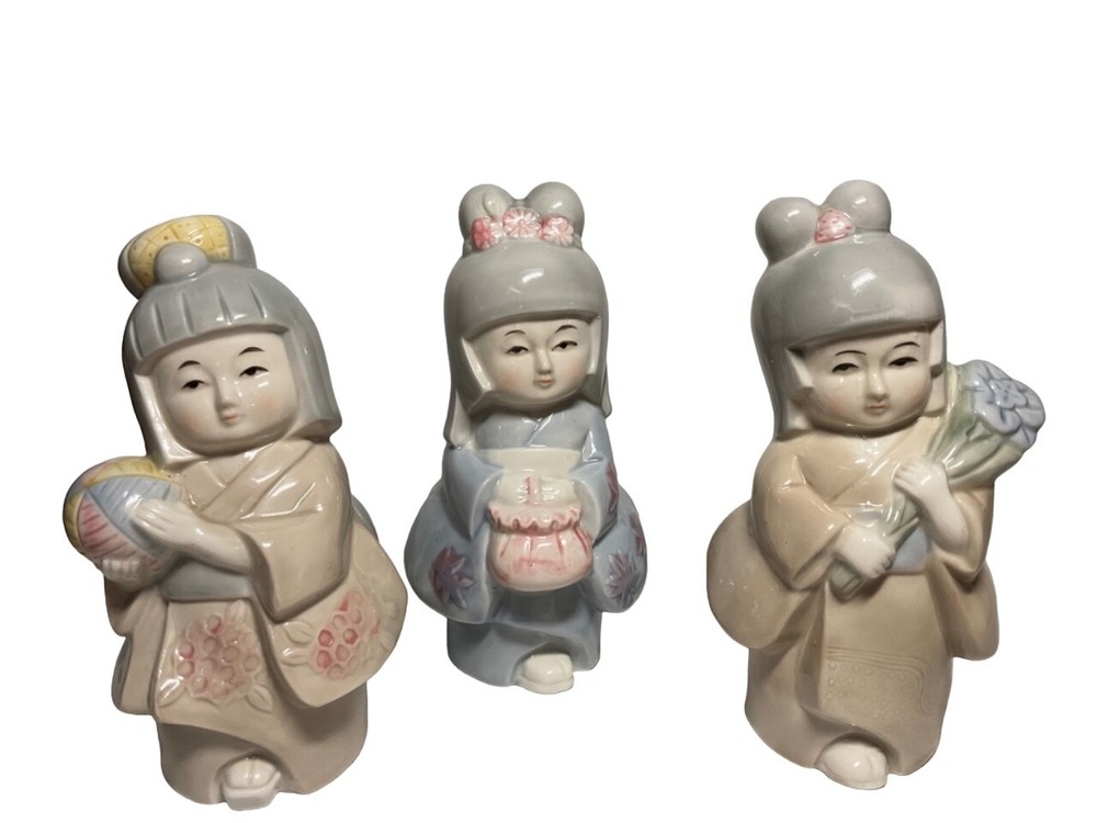 Vintage Artmart Porcelain Geisha Girl Asian Figurine Set 6.5”H x 3.5”W