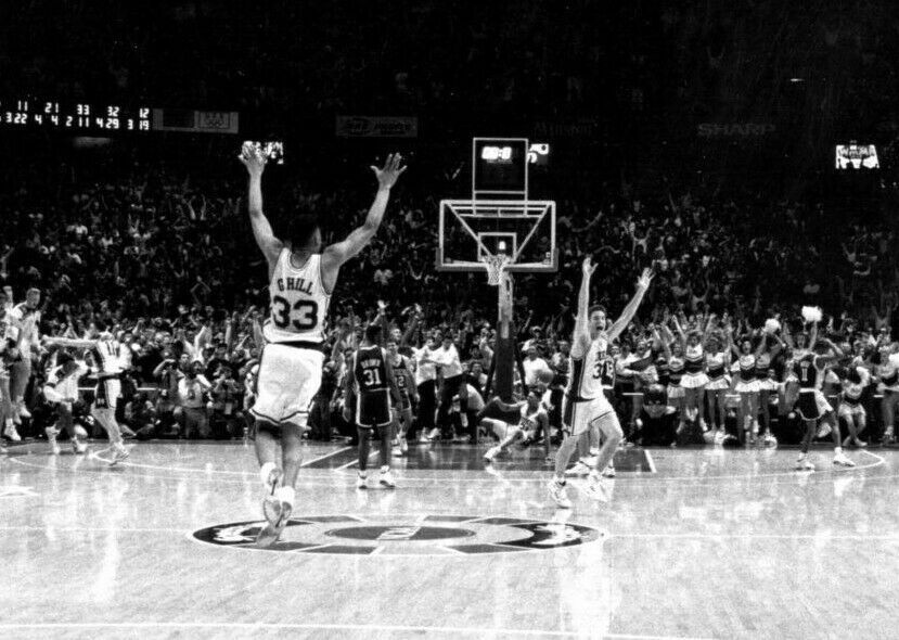 CHRISTIAN LAETTNER LAST SHOT VS KENTUCKY NCAA BASKETBALL Poster  - POSTER 20x30