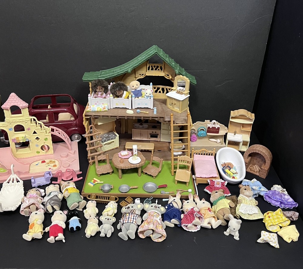 Sylvanian Calico Critters Lakeside Lodge Bundle Family Clothes Accessories Car