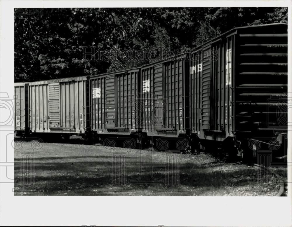 1990 Press Photo Freight train cars near corrugated container company at Oxbow