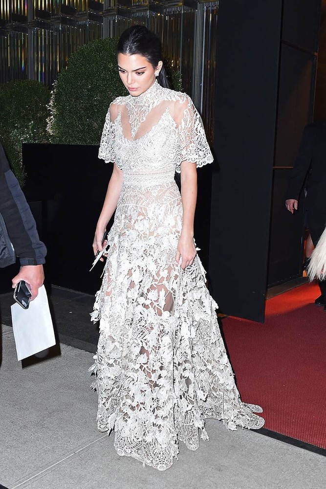 Kendall Jenner Fashionable With Long Suit 8x10 Picture Celebrity Print