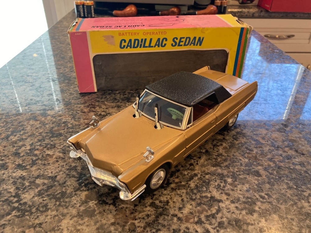 VINTAGE TIN BATTERY OPERATED CADILLAC SEDAN WITH COOL FEATURES WITH BOX. WORKING
