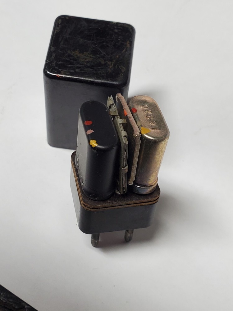 Vintage Motorola  Quartz Crystal D-? FREQUENCY 16320 KC CONTROL RADIO  R09