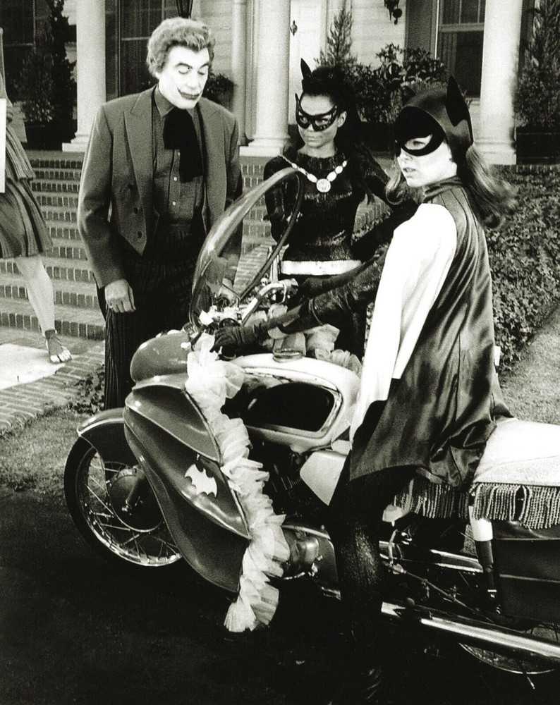 Batman Eartha Kitt Cesar Romero Yvonne Craig B&W 4x6 Photo