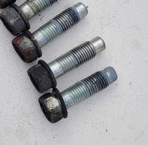 REAR DIFFERENTIAL COVER 4 BOLTS BOLT for INFINITI 09-13 G37  RWD