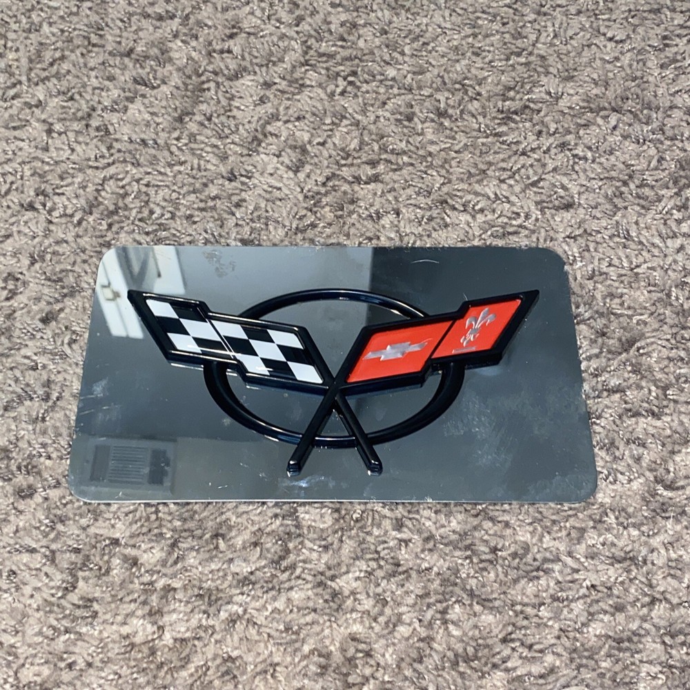 GM OFFICAL PRODUCT CORVETTE FLAGS PLAQUE! 7.5x4.5! SEE! AS-IS!