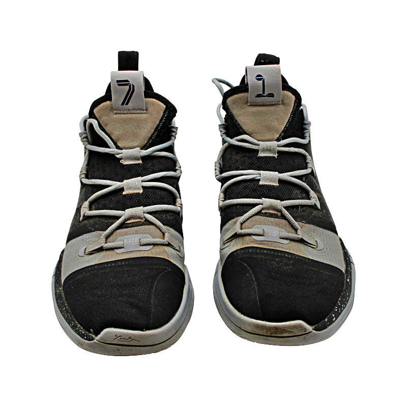 Aaron Boone Yankees Autographed 2021 Game Used Kobe Nike Zoom Sneakers - Size 11