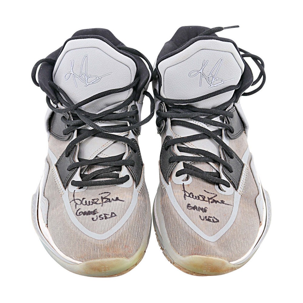 Aaron Boone Signed 2024 Game Used Nike Sneakers with LOA-image