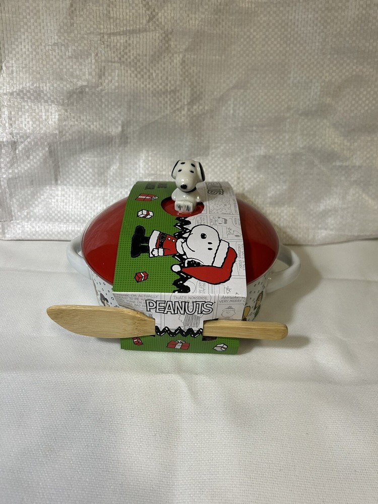 Peanuts Charlie Brown & Gang Christmas Brie Baker W/Wooden Spoon Snoopy Lid