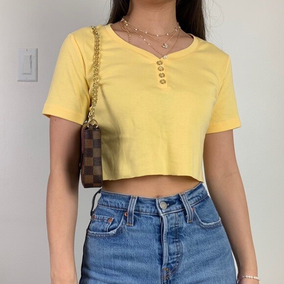 Yellow cropped short sleeve t-shirt