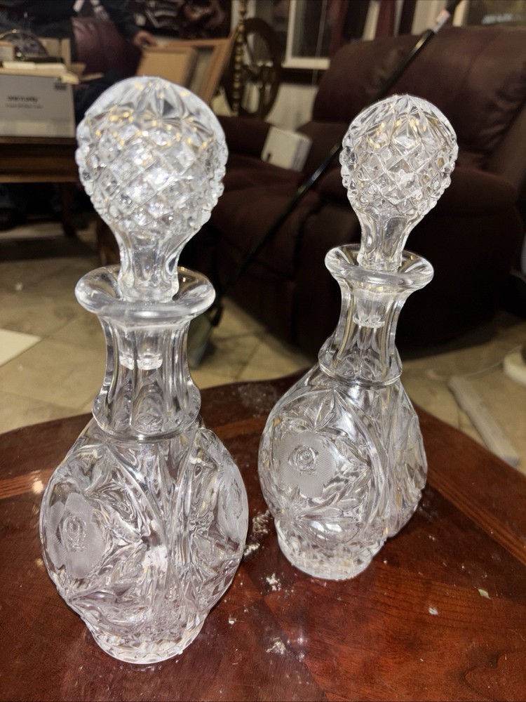 Crystal Clear Glass Decanter with Elegant Design for Wine or Spirits