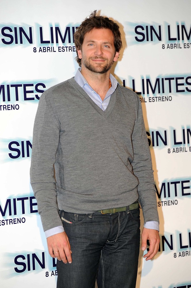 Bradley Cooper Posing In Jeans 8x10 Picture Celebrity Print
